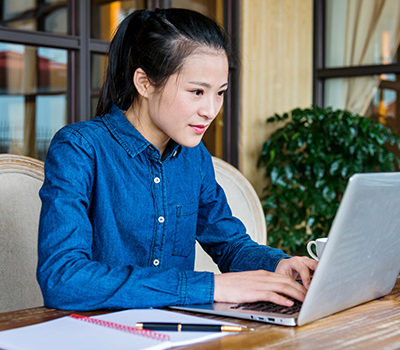 A young woman uses the computer.